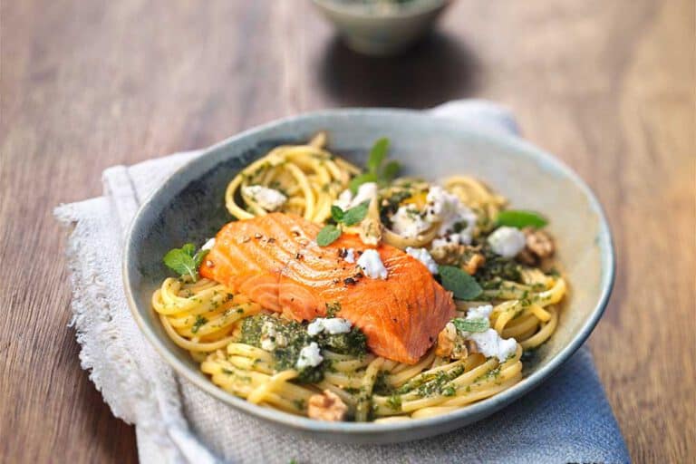Alaska Lachsfilet mit Pasta und Minzpesto chefs!