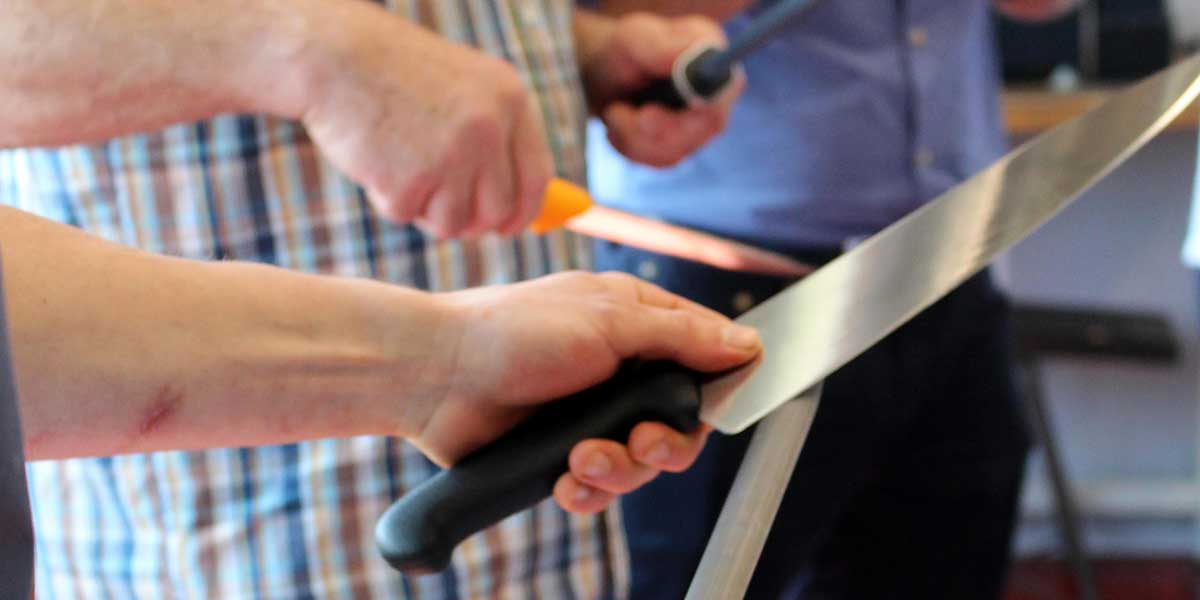 Messerpflege mit Messerexperte Alexander Walker aus dem Hause Giesser Messer