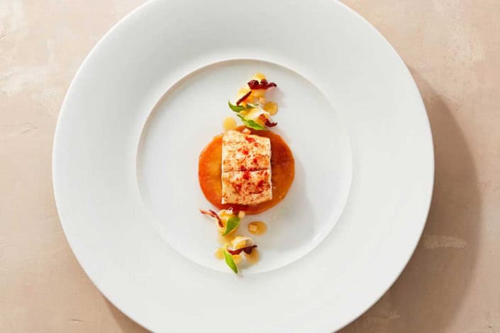 Seeteufel mit Meerrettich, Boskop, Maple Glazed Bacon, Eistropfensalat